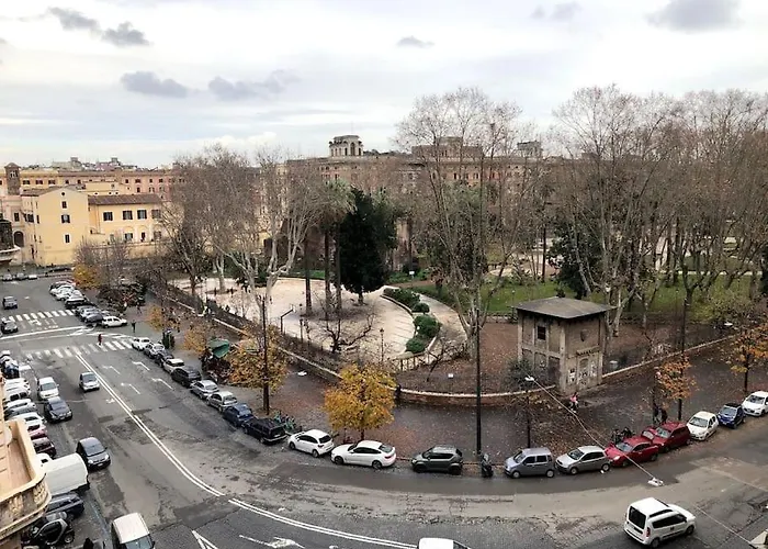 Large In Center Апартаменты *